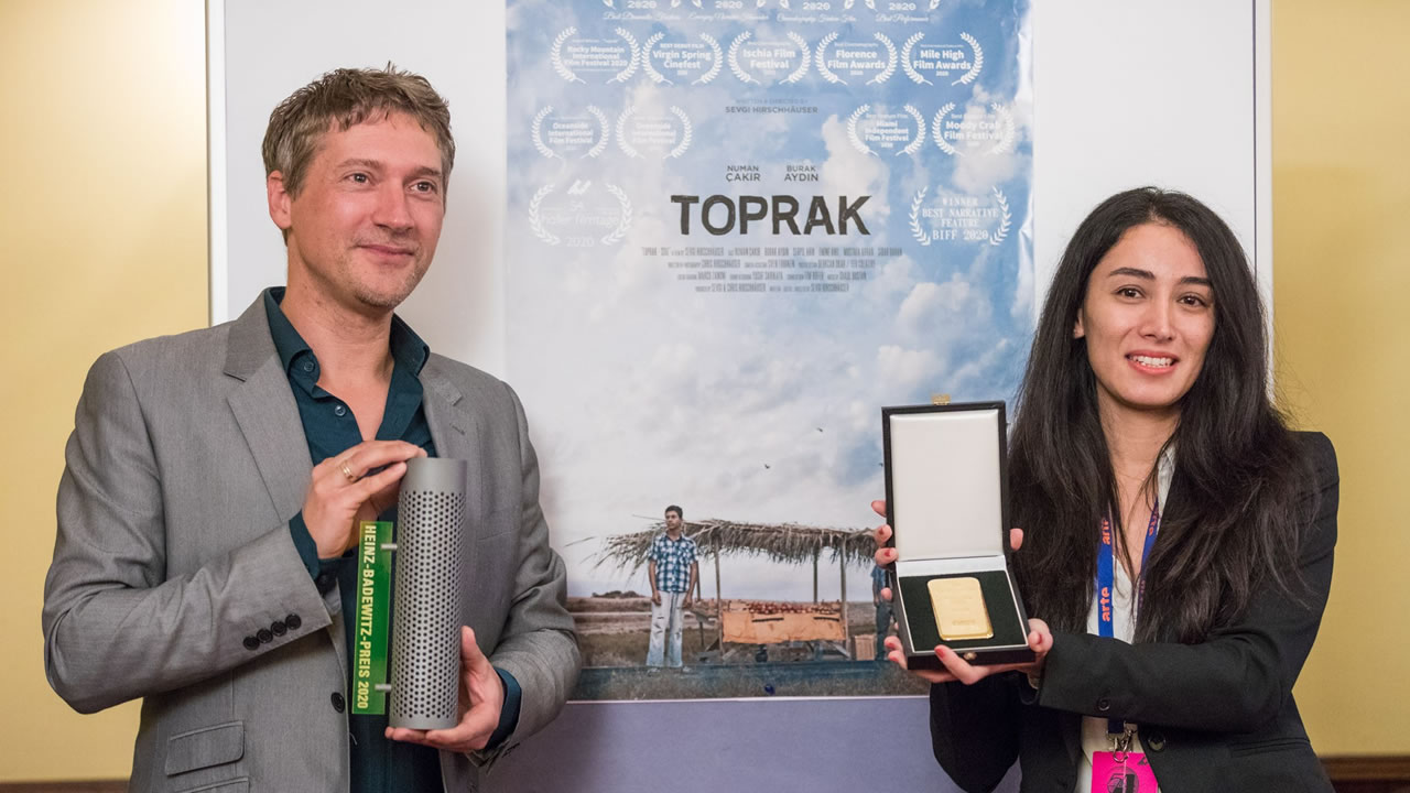 The Hof Gold Prize goes to Sevgi und Chris Hirschhäuser for their feature film TOPRAK.