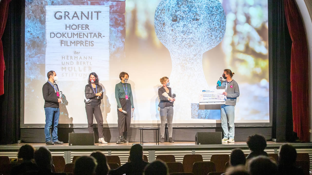 Der GRANIT Hofer Dokumentarfilmpreis geht an KÖNIG BANSAH UND SEINE TOCHTER von Agnes Lisa Wegner.